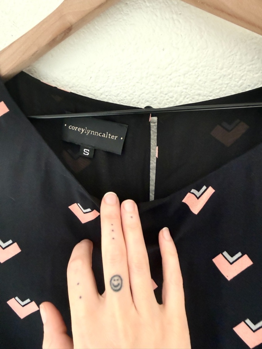 Corey Lynn Calter - Anthropologie- Navy Jumpsuit with Pink arrow pattern - Small - Picture 4 of 10